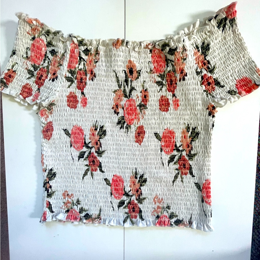 White and Pink Floral Scrunch Top